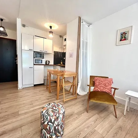 Calme- Cité De L'espace - Côte Pavée *