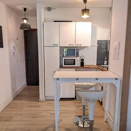 Calme- Cite De L'espace - Cote Pavee Τουλούζη