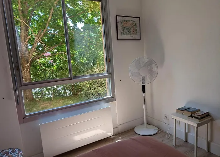 Calme- Cité De L'espace - Côte Pavée