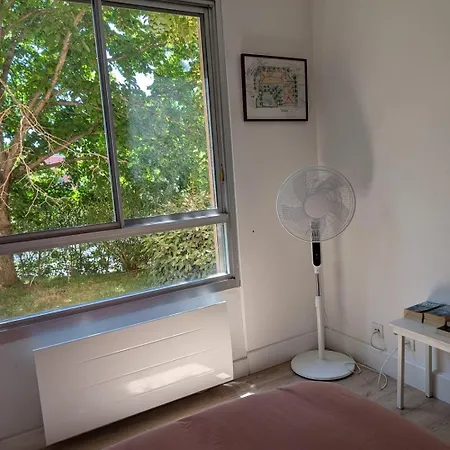 Calme- Cite De L'espace - Cote Pavee